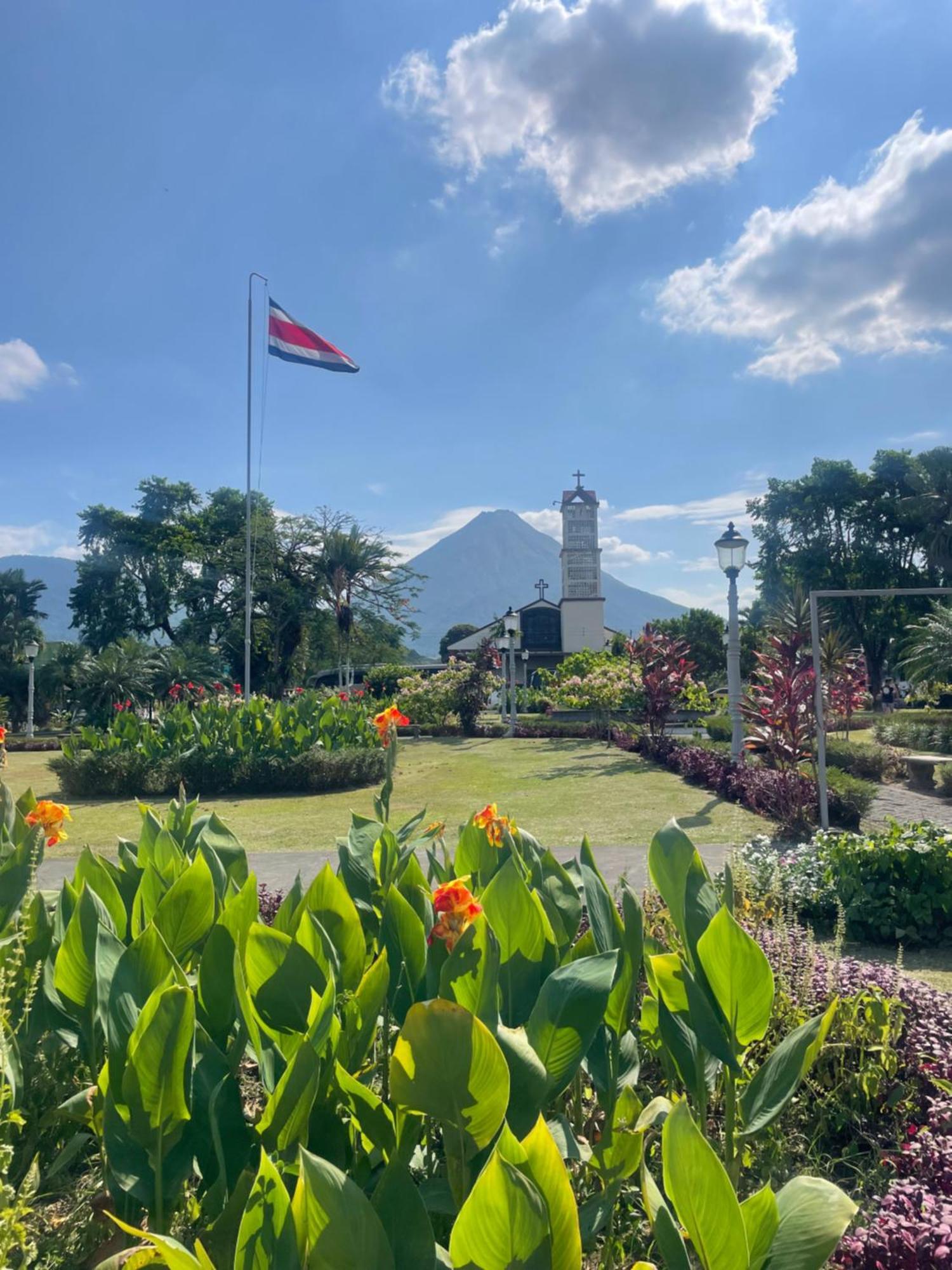 Hotel Tierra De Volcanes Ла Фортуна Экстерьер фото